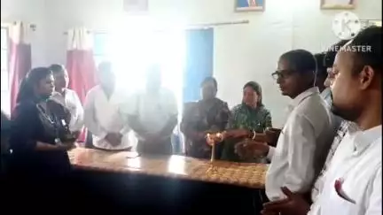 बरकट्ठा: गोरहर में 100 लाभार्थियों के बीच आयुष्मान व रोजगार कार्ड का वितरण किया गया