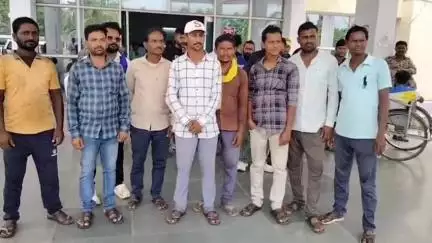 लालबर्रा: लामता प्रोजेक्ट में मजदूरी भुगतान न होने से मजदूरों में आक्रोश, जनसुनवाई में की शिकायत