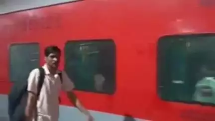 झांसी: झांसी यार्ड से ट्रेन में चढ़े किन्नरों ने यात्रियों से की जबरन वसूली, विरोध करने पर यात्रियों से की बतमीजी और झगड़ा