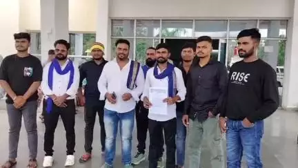 परसवाड़ा: बालाघाट में सुनवाई न होने पर आजाद समाज पार्टी ने मुख्यमंत्री के नाम कलेक्टर को सौंपा ज्ञापन