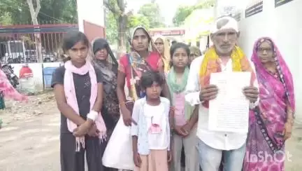 छरहरा ग्राम में हैंडपंप पर पानी भरने को लेकर 2 पक्षों में हुई जमकर मारपीट, एक पक्ष से 7 लोग घायल, एसपी से की शिकायत