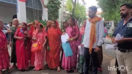 बिलासपुर: देवरीखुर्द में युक्तियुक्तकरण के दौरान स्कूल को मर्ज करने के विरोध में ग्रामीणों ने किया प्रदर्शन और ज्ञापन दिया