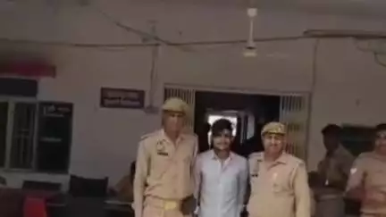 महावन: बलदेव पुलिस ने चोरी की मोटरसाइकिल के साथ एक अभियुक्त को पकड़ा, भेजा जेल