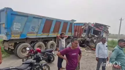 चरखी दादरी: लोहरवाड़ा के पास दो ट्रकों की टक्कर में दो घायल, यातायात प्रभावित