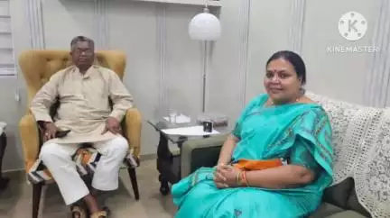 खूंटी: खूंटी सांसद कालीचरण मुंडा ने ग्रामीण विकास मंत्री दीपिका पांडेय सिंह से की महत्वपूर्ण भेंट