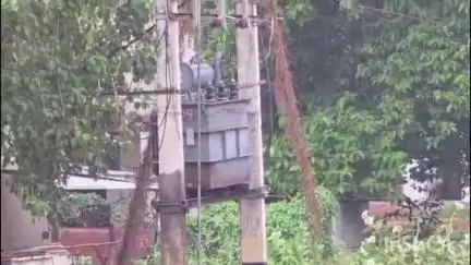 जगदीशपुर: जगदीशपुर नगर के वार्ड नंबर 14 खान बाग के पास लगा 200 केवीए का ट्रांसफार्मर 3 दिन से खराब, लोग परेशान