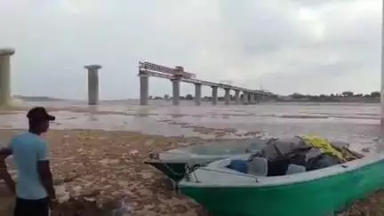 बाह: पिनाहट में चंबल नदी का जलस्तर बढ़ा, तटवर्ती गांवों को अलर्ट पर रखा गया