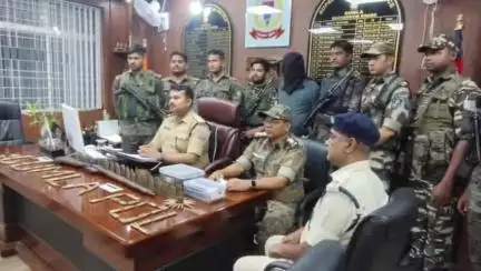 गुमला: घाघरा जंगल से ₹5 लाख का इनामी जेजेएमपी कमांडर हथियार सहित गिरफ्तार