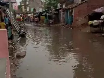 दरिगांव गांव में बारिश से रोड हुआ तालाब 
#darigaon
#rohtas
#sasaram