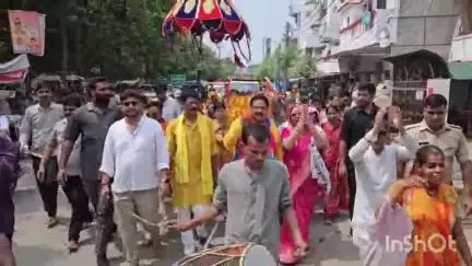 हरदोई: शिव भोले मंदिर में धूमधाम से मनाया गया माँ काली और साईं बाबा का स्थापना दिवस, क्षेत्रीय महामंत्री ने किया पूजन व भंडारा