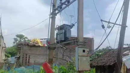 সাগরদিঘি: বিদ্যুৎপৃষ্ঠ হয়ে মৃত্যু কৃষকের, সাগরদিঘির হুকারহাট এলাকায়  চাঞ্চল্য
মৃতের পরিবার জুড়ে নেমে এসেছে গভীর শোকের ছায়া