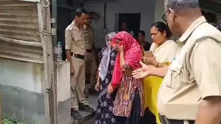 কালনা ১: কালনা মহকুমা আদালত চত্বরে জেনেটার ঘর থেকে কিছু যন্ত্রাংশ এবং তেলচুরি, গ্রেফতার ৪ মহিলা