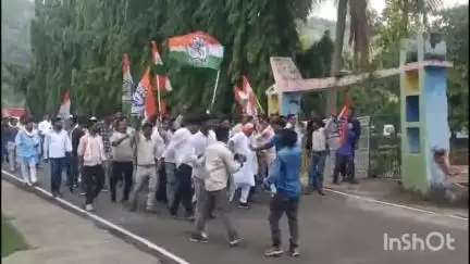 चिरमिरी नगर निगम कार्यालय का कांग्रेस ने किया घेराव, वेतन व जल संकट को लेकर पूर्व विधायक ने गरजे
