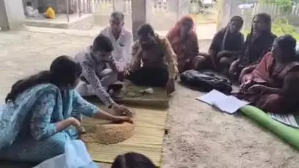 बुलढाणा: शेलगाव देशमुख येथे कृषी विभागाच्या वतीने शेतकरी महिलांना बीज प्रक्रियाबाबत मार्गदर्शन