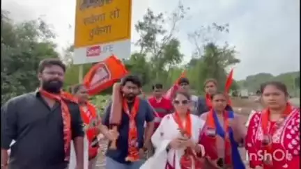 ठाणे: मिरा रोड येथे हिंदी भाषेतील बोर्ड मनसेने टाकला उखडून