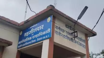 हाटपिपल्या: हाटपिपल्या की नवागत तहसीलदार सोनम भगत ने पदभार सँभाला, कहा- समस्याओं का समाधान करने का प्रयास किया जाएगा