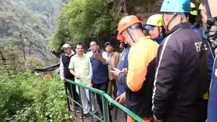 राजगढ़ी: यमुनोत्री धाम यात्रा में गए यात्रियों को सुरक्षित स्थानों पर रुकवाने के जिलाधिकारी द्वारा दिए गए निर्देश