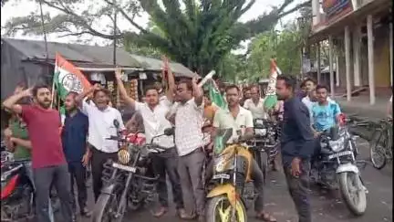 দিনহাটা ২: মন্ত্রী উদয়ন গুহ'র নির্দেশে নাজিরহাটে আয়োজিত তৃণমূলের বাইক মিছিল