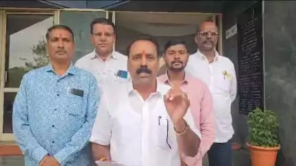 करवीर: उचगाव व तावडे हॉटेल ब्रिजखालची वाहतूक कोंडी सोडवण्यासाठी पोलिस अधीक्षकांची भेट: ठाकरे पक्षाचे करवीर तालुकाप्रमुख यादव