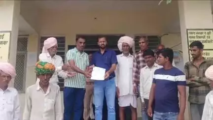 गंगधार: मेलकी गांव के ग्रामीणों ने गौचरागाह भूमि से अतिक्रमण हटाने की मांग को लेकर एसडीएम को सौंपा ज्ञापन