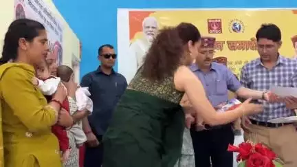 कुल्लू: सांसद कंगना रनौत ने बजौरा में वितरित की पोषण किट, मंडी संसदीय क्षेत्र में 17000 पोषण किट की जाएगी वितरित