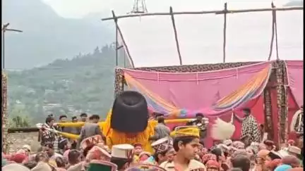 कुल्लू: 5 दिन बाद देवालय की ओर रवाना हुए किन्नौर के देवता टेरस नारायण, देखने को मिली किन्नौर और कुल्लू की देव संस्कृति