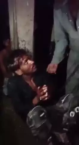 इछावर: बुगली गांव में 2 युवकों को बेरहमी से पीटने, बाल काटने, गोबर खिलाने व लड़कियों के कपड़े पहनाने का मामला, वीडियो आया सामने