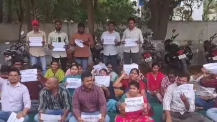 జీవో నెంబర్ 5ను రద్దు చేయాలంటూ కొలిమిగుండ్లలో సచివాలయ ఉద్యోగుల ధర్నా