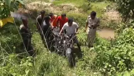 জামপুইজলা: জম্পুইজলা-জিরানিয়া যাওয়ার পথে বেলবাড়ি এলাকায় জঙ্গলে উদ্ধার বাইক