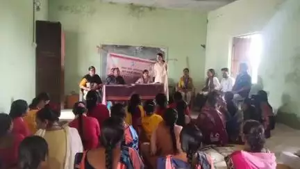ରାୟଗଡା: ଧାରାପୁର ଅଙ୍ଗନବାଡ଼ି କେନ୍ଦ୍ର ପରିସରରେ ଧରତୀ ଆବା ଜନଜାତୀୟ ଗ୍ରାମ୍ୟ ଉତ୍କର୍ଷ ଅଭିଯାନ କାର୍ଯ୍ୟକ୍ରମ ଅନୁଷ୍ଠିତ
