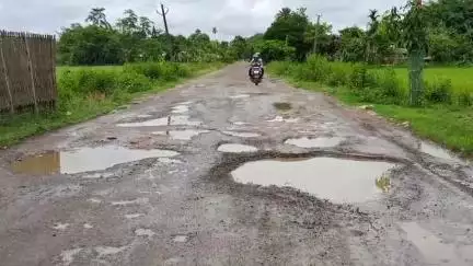 মৰাণ: পথ নহয় যেন পুখুৰী, ঐতিহাসিক বৰফুকন আলিৰ জৰাজীৰ্ণ অৱস্থাই জ্বলা-কলা খুৱাইছে ৰাইজক #jansamasya