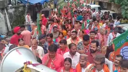 कांके: सदर अंचल कार्यालय में जनसमस्याओं को लेकर हेमंत सरकार के खिलाफ बीजेपी ने किया प्रदर्शन