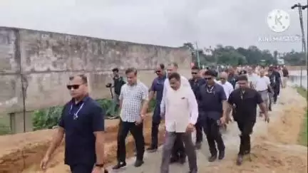 বালিজানা: হাচিলাপাৰাৰ উচ্ছেদিত এলেকাত উপস্থিত হৈ পৰিস্থিতিৰ বুজ লয় মুখ্যমন্ত্ৰী ড° হিমন্ত বিশ্ব শৰ্মাই