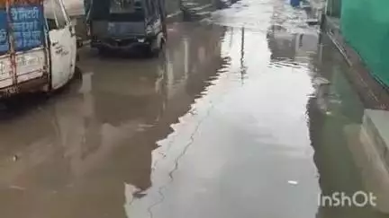 खरगापुर: लगातार बारिश से खरगापुर नगर में लोगों के घरों में घुसा पानी वार्डवासियों ने लगाया जाम..