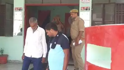 जसवंतनगर: जसवंतनगर पुलिस ने दहेज हत्या के मामले में वांछित 2 अभियुक्तों को तमेरी पुल से किया गिरफ्तार, भेजा जेल