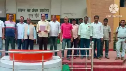 मुरहू: झारखंड सरकार की गिरती कानून व्यवस्था पर भाजपा कार्यकर्ताओं ने मुरहू प्रखंड विकास पदाधिकारी को सौंपा ज्ञापन