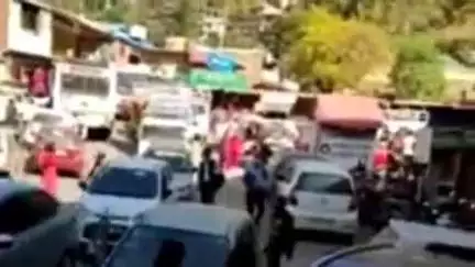 आनी: आनी के किरण बाजार से पुराना बस स्टैंड तक ट्रैफिक जाम