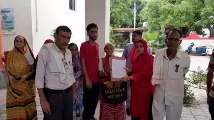मैनपुरी: कोतवाली क्षेत्र में मंदिर की जमीन पर दबंगों द्वारा जबरन कब्जा, मोहल्ले वालों ने डीएम से की शिकायत