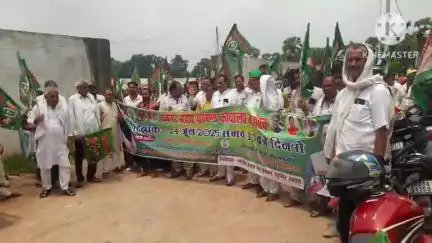 एकंगरसराय: एकंगरसराय प्रखंड कार्यालय का राजद  नेताओ और कार्यकर्ताओ द्वारा घेराव एवं प्रदर्शन किया गया