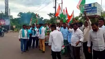 పెద్దపల్లి: రైతు భరోసా సంబరాలు చేసిన కాంగ్రెస్ పార్టీ నాయకులు