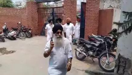 ਅੰਮ੍ਰਿਤਸਰ 2: SGPC ਧਰਮ ਪ੍ਰਚਾਰ ਦਾ ਮੁਲਾਜ਼ਮ ਭਰੇ ਹਾਲਾਤਾਂ ਵਿੱਚ 2 ਦਿਨਾਂ ਤੋਂ ਗਾਇਬ,ਪਰਿਵਾਰ ਤੇ ਐਸਜੀਪੀਸੀ ਵੱਲੋਂ ਥਾਣਾ ਬੀ ਡਵੀਜ਼ਨ ਵਿਖੇ ਦਿੱਤੀ ਦਰਖਾਸਤ