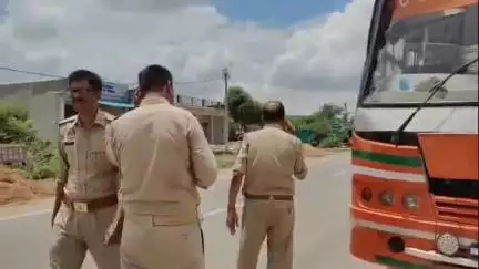 मौदहा: मौदहा में रोडवेज बस और ट्रक की भिड़ंत में लोडर चपेट में आया, बाइक सवार और ट्रैक्टर चालक बाल-बाल बचे