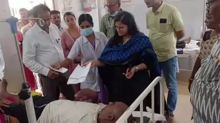 ସୁକିନ୍ଦା: ସୁକିନ୍ଦା ଅଞ୍ଚଳରେ ଡାଇରିଆ ସ୍ଥିତି ଅନୁଧ୍ୟାନ କଲେ ଜିଲ୍ଲାପାଳ ପି ଅନୁସ୍ୱେୟା ରେଡ୍ଡୀ