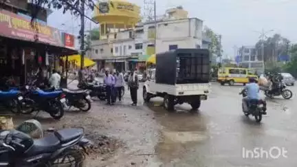 सीहोर नगर: सीहोर के इंदौर नाके पर इछावर जोड़ के पास नगर पालिका ने अतिक्रमण हटाया