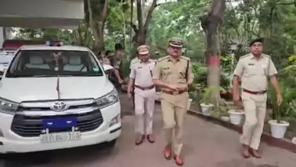 गिरिडीह: बोकारो रेंज के आईजी क्रांति कुमार पहुंचे गिरिडीह, पुलिस अधिकारियों के साथ की समीक्षा बैठक