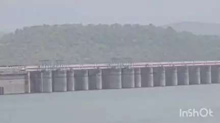 સોનગઢ: તાપી જિલ્લામાં આવેલ ઉકાઈ ડેમમાં 33 હજાર 368 ક્યુસેક પાણીની આવક નોંધાઈ.