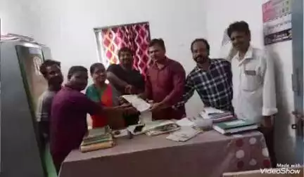 గజపతినగరం: గజపతినగరం మండలంలోని పంచాయితీ కార్యాలయాల్లో సమ్మె నోటీసులు అందజేసిన పంచాయితీ కార్మికులు