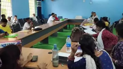 गोविंदपुर: प्रखंड कार्यालय में मासिक बैठक संपन्न, बालू नहीं मिलने से कई विकास कार्य रुकने की पंचायत सचिवों ने बीडीओ को दी जानकारी