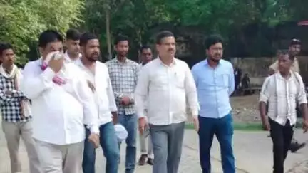 गोंडा: केंद्रीय राज्यमंत्री के प्रतिनिधि राजेश सिंह ने शोकाकुल दो परिजनों से मुलाकात कर व्यक्त की शोक संवेदना