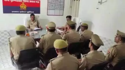 मुहम्मदाबाद गोहना: मुहम्मदाबाद गोहना कोतवाली में पुलिस अधीक्षक ने मोहर्रम पर्व को लेकर तीनों थानों के थाना अध्यक्षों के साथ बैठक की